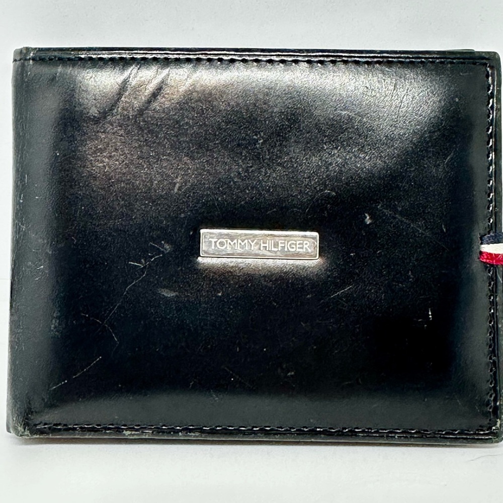 Tommy Hilfiger Black Leather Wallet with Metal Logo Plaque